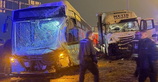 TIR, kavşakta otobüsüne çarptı: 1 yaralı Erzurum Haberleri