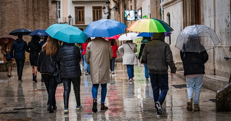 Bayramda hava sürprizi: Sağanak, fırtına ve kar bir arada!