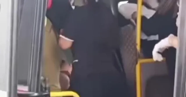 Yolculuk sırasında sancılanan kadın dolmuşta doğum yaptı İzmir Haberleri