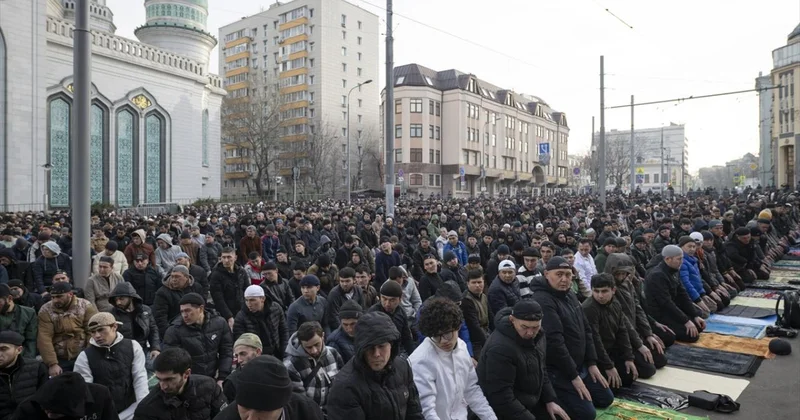 Rusya da Müslümanlar bayram namazında buluştu