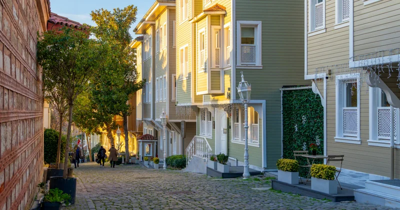 İstanbul un gizli hazinesi: Tarihi evleri ve yıllardır korunan dokusuyla Soğukçeşme Sokağı”