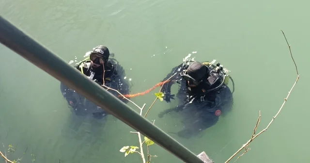 Antalya da kayıp zabıta için arama çalışması başlatıldı Dalgıçlar zabıta memurunun telefonundan son sinyalin alındığı Manavgat Irmağı nda arama çalışması yaptı Antalya Haberleri