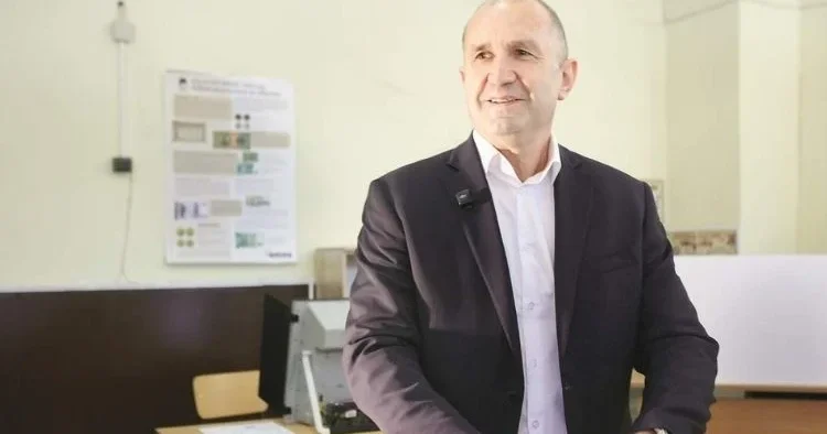 Bulgaristan 5 yılda 8’inci kez sandığa gitti… Radev’den ezici zafer