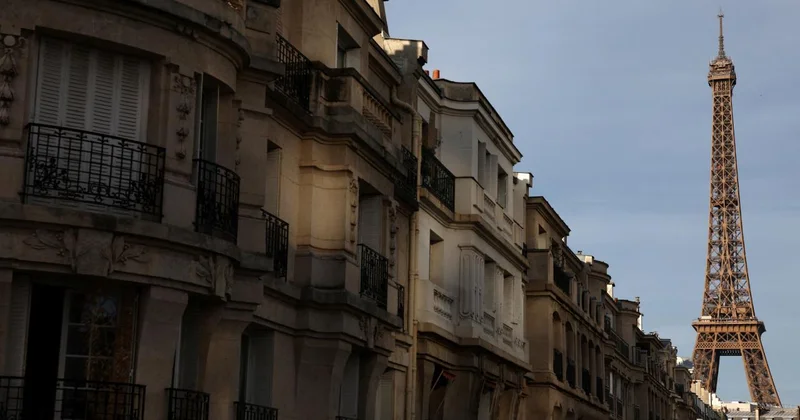 Paris te İkinci Dünya Savaşı bombası imhası için binlerce kişi tahliye edildi