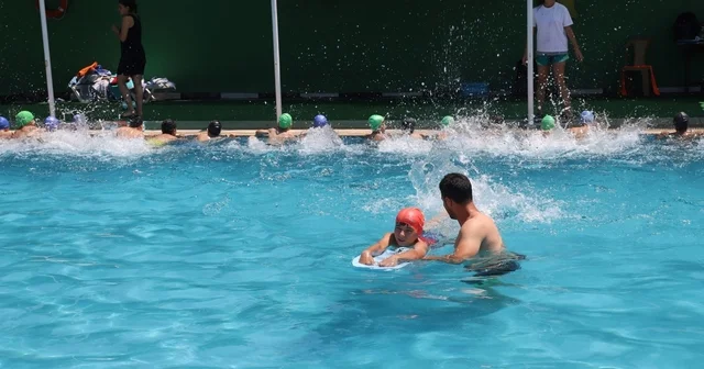 Turgutlu da 2. dönem yüzme kayıtlarına yoğun ilgi Manisa Haberleri