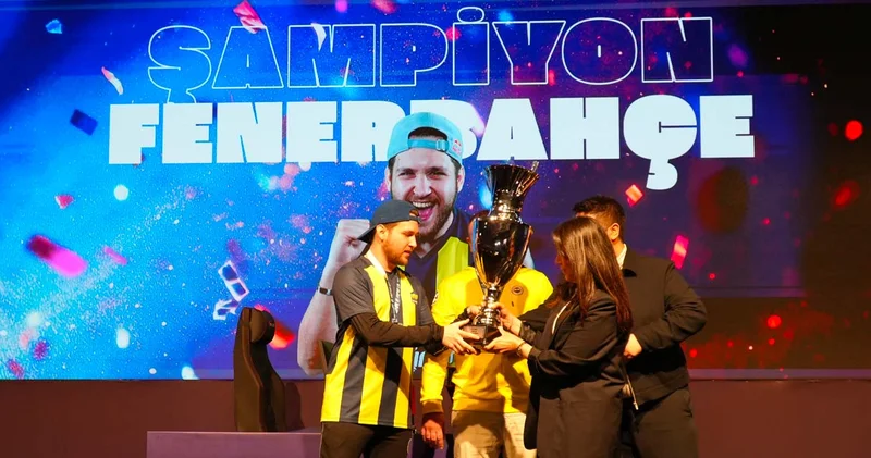 Beşiktaş ı yenip şampiyon oldular: Fenerbahçe kupayı kaldırdı