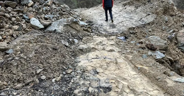 Hakkari Van kara yolunda heyelan riski devam ediyor Hakkari Haberleri