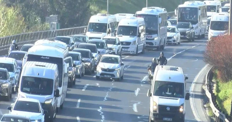 İstanbul da trafik kilitlendi