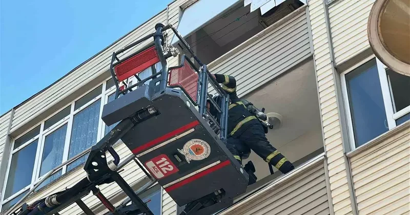 Balkonda yanan kitaplar paniğe neden oldu