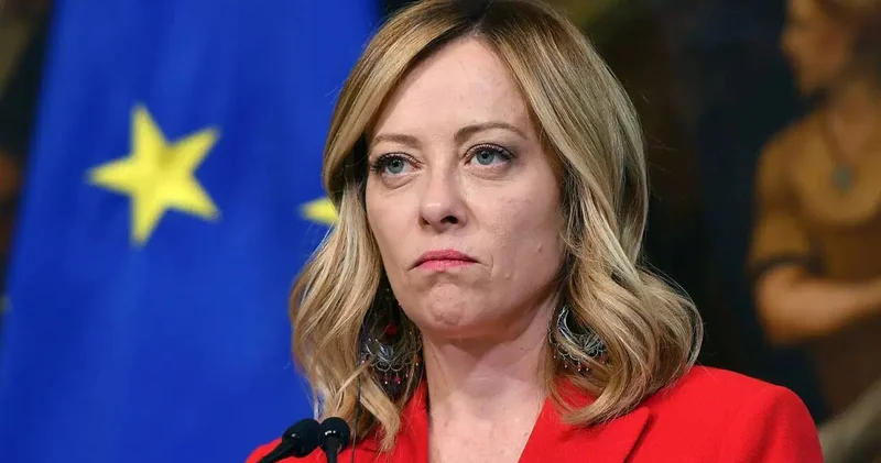 Meloni’nin yeni planı ortalığı karıştırdı: Göçmenleri ikna eden avukata para verilecek