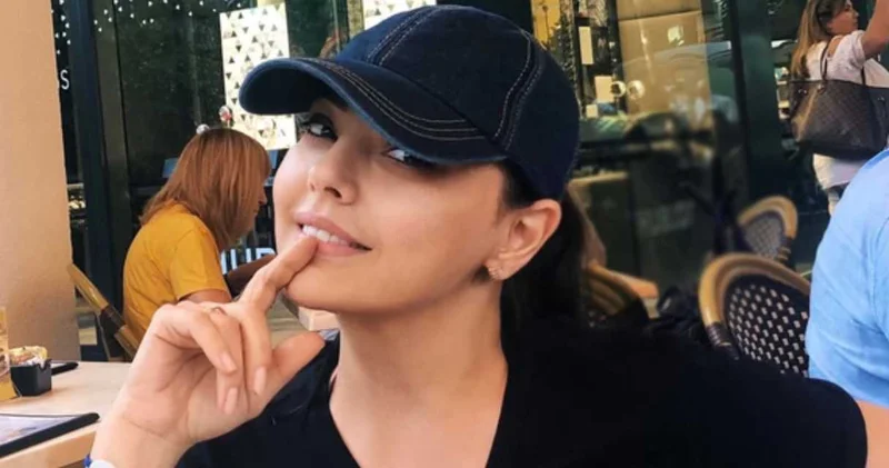 Ebru Gündeş’ten itiraf! Şapkayla gizlediği sırrı sahnede açıkladı