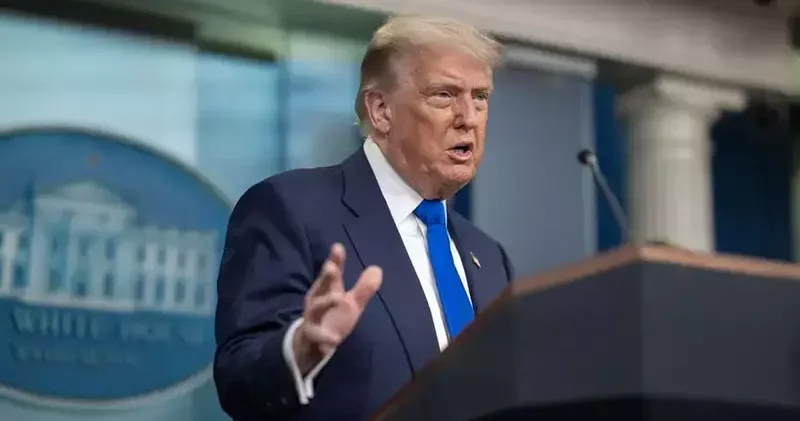 Trump: Ablukayı aşmaya çalışan İran gemisini vurarak ele geçirdik