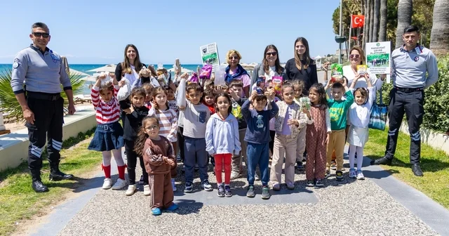 Manavgatlı minikler can dostları için sahada Antalya Haberleri