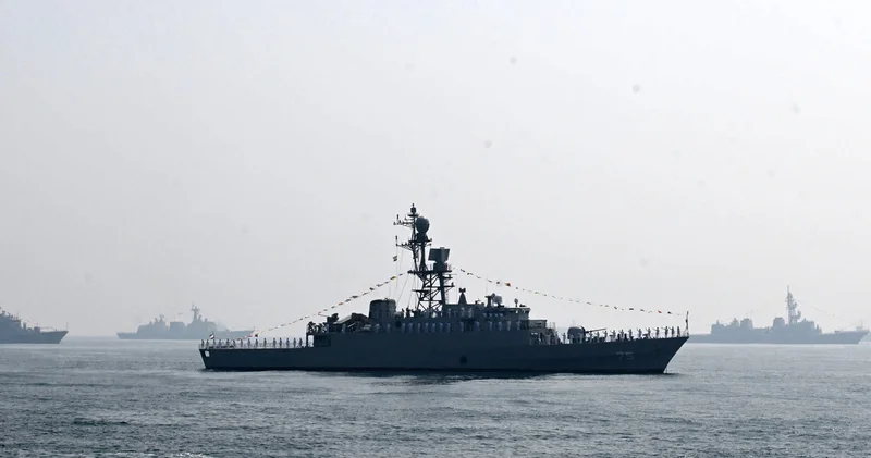 İran basını: Silahlı kuvvetler ABD ye ait bazı savaş gemilerine İHA saldırısı düzenledi Dış Haberler