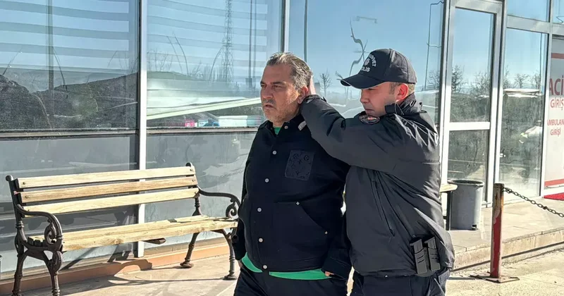 Gözaltında dikkat çeken görüntü: Belediye Başkanı Tozan böyle götürüldü