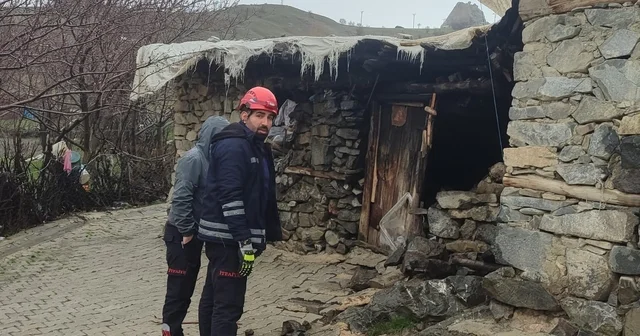 Van da kümes ve tandır olarak kullanılan yapı çöktü Van Haberleri