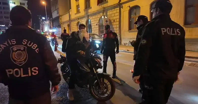 Kadıköy de helikopter destekli Huzur İstanbul denetimi