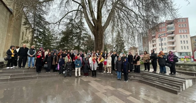 Karaman a gelen turistler şehrin tarihi yerlerini gezdi Karaman Haberleri