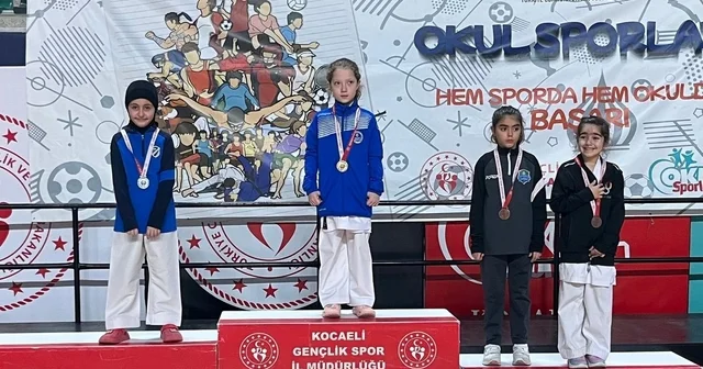 Çayırova ya karatede 15 madalya birden Kocaeli Haberleri