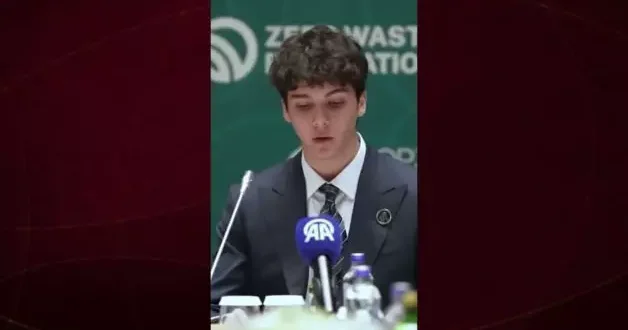 Ömer Tayyip Erdoğan dan beğeni toplayan sunum: İngilizcesi dikkat çekti