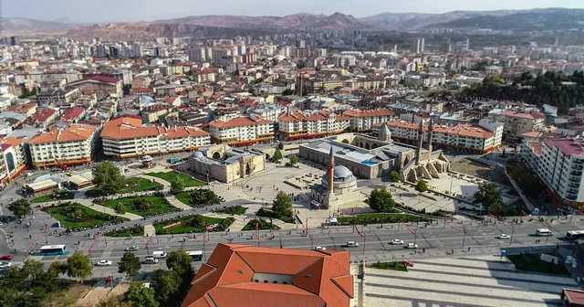 Sivas ta çocuk nüfus sayısı azaldı Sivas ta 2024 yılında 145 bin 613 olan çocuk nüfus sayısı 2025 te 5 bin 95 kişi düşerek 140 bin 518 e geriledi Sivas Haberleri
