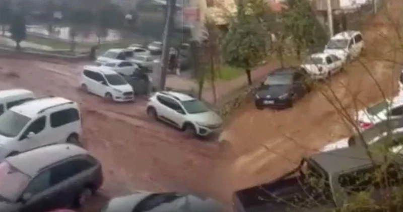 Diyarbakır da sağanak kabusu! Sokaklar göle döndü