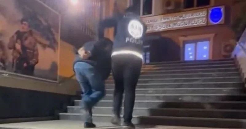Sosyal medyada polis yeleğiyle yayın yapan kişi gözaltında İstanbul Haberleri