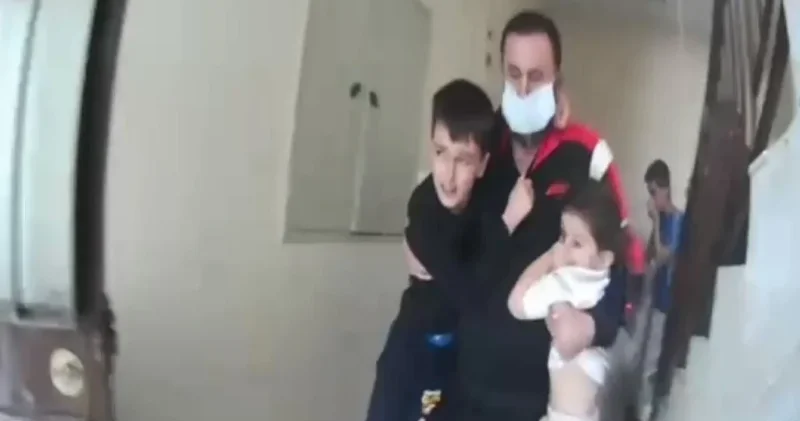 Mersin’de apartman yangını: Mahsur kalan beşi çocuk dokuz kişi kurtarıldı Mersin Haberleri