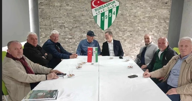 Bursaspor un unutulmaz kaptanı Özden in kitabı öğrencilere dağıtıldı Bursa Haberleri