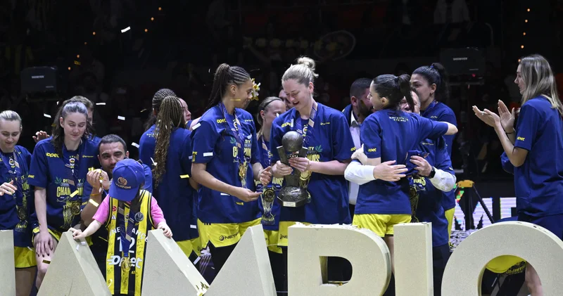 Fenerbahçe Opet, 3. kez Avrupa nın zirvesinde