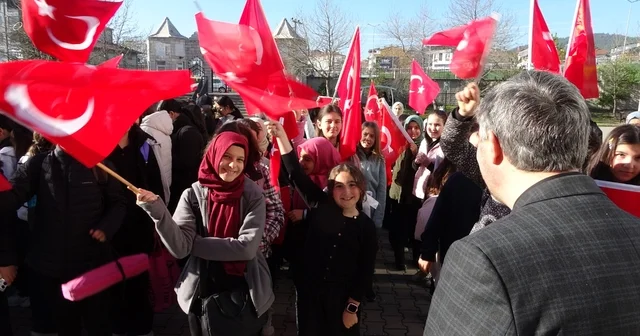 Yeni haftaya bayrak, vatan, milli ve manevi değerler anlatılarak başladı Kütahya Haberleri