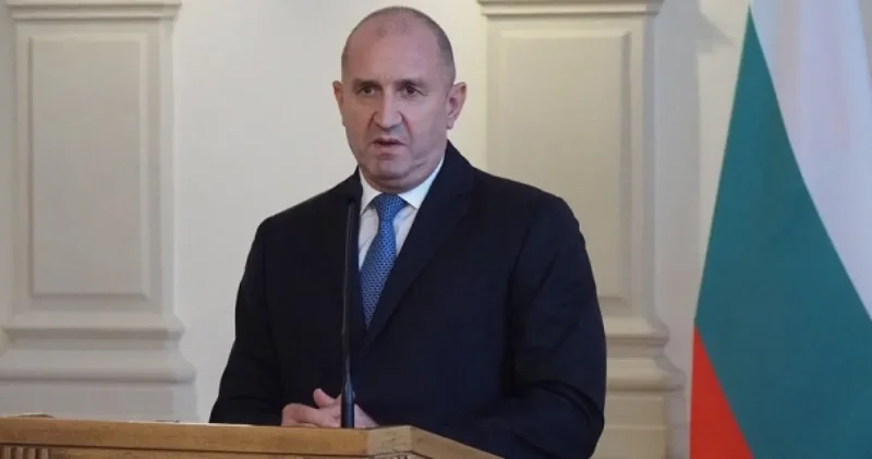 Eski cumhurbaşkanı yine seçildi