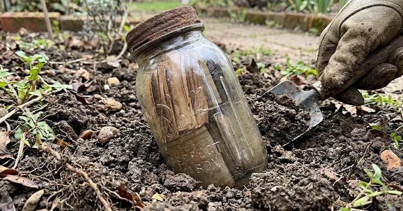 Tadilat sırasında bulduğu cam kavanozdan servet çıktı Sözcü Gazetesi