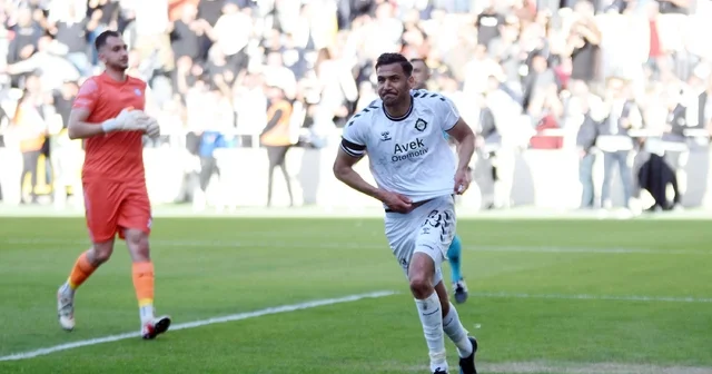 Altay da Deniz Kadah tan şık kapanış İzmir Haberleri