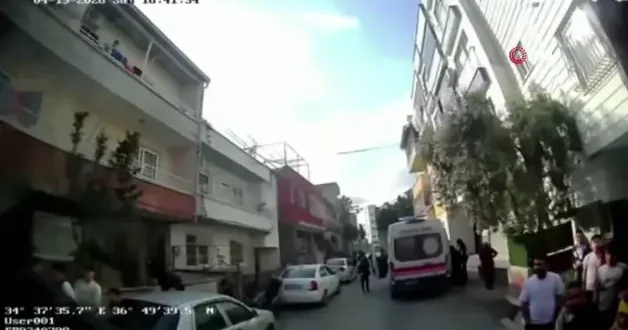 Apartmanda korkutan yangın: 9 kişinin tahliye anları kamerada