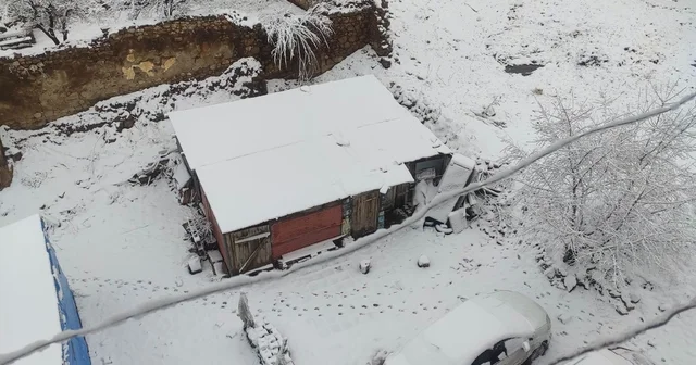 Demirözü nde nisan sürprizi: İlçe beyaza büründü Bayburt Haberleri