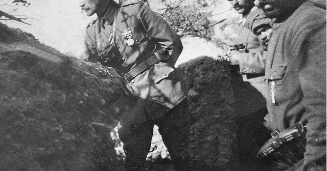 111 yıl önce Atatürk ün o tarihi fotoğrafının çekildiği alan tarihe tanıklı ediyor 109 yıl önce o tarihi fotoğrafının çekildiği noktaya Atatürk Anıtı yapıldı Çanakkale Haberleri