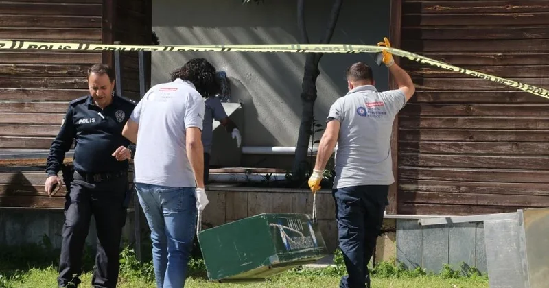 Kötü kokudan şüphelenmişlerdi... Reklam panosundan insan cesedi çıktı