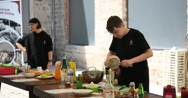 Edirne de aşçı adayları arasında içecek hazırlama yarışması düzenlendi Edirne Haberleri