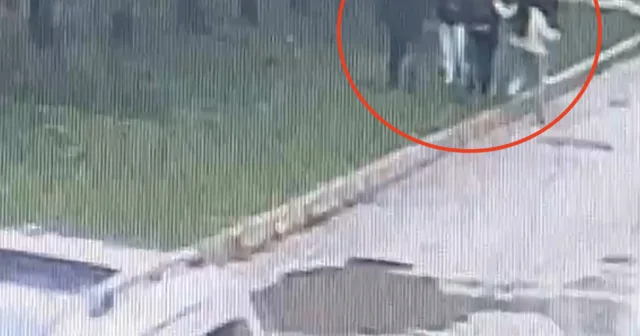 Üzerine su sıçratan sürücünün saldırısına uğradı; o anlar kamerada Diyarbakır Haberleri