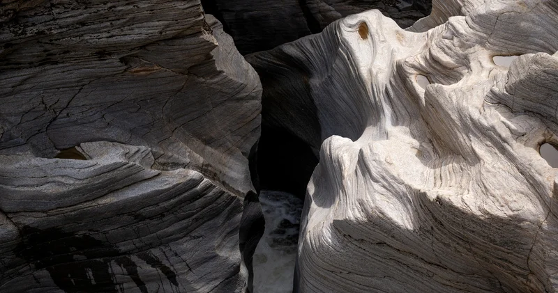 Suyun kayaları sanat eserine dönüştürdüğü vadi: Taşyaran