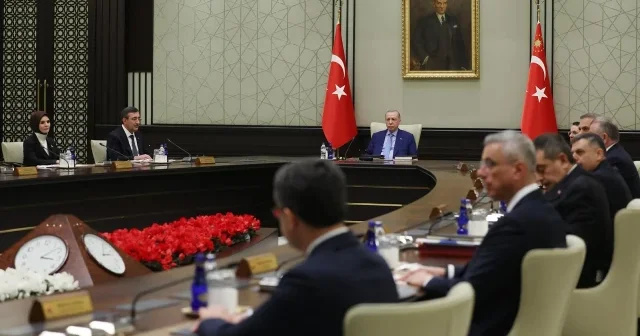 Cumhurbaşkanlığı Kabinesi Cumhurbaşkanı Erdoğan başkanlığında toplandı VİDEO İZLE