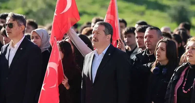 Eğitim Bir Sen heyeti Ufuk Arslan Anadolu Lisesi’nde bayrak törenine katıldı