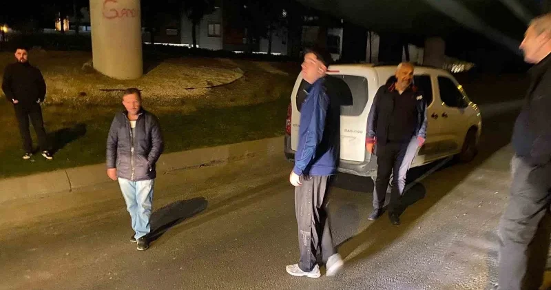 İstanbul da araç kilitlendi: Yolcularla sürücü arasında tartışma çıktı İstanbul Haberleri