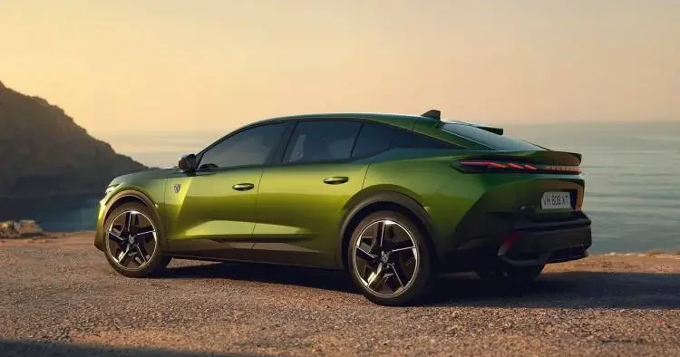 Yenilenen Peugeot 408 in Türkiye fiyatları belli oldu! 300 bin TL indirimle geldi