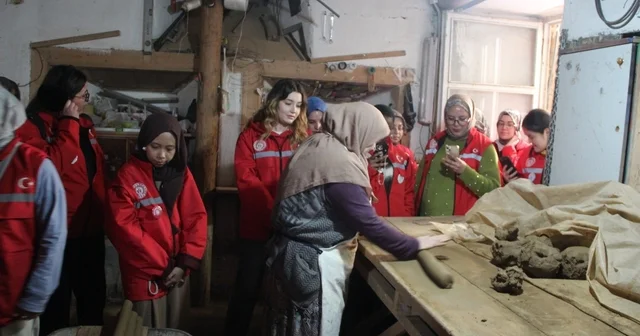 Bayburt ta gönüllü gençler tarih ve doğayla buluştu Bayburt Haberleri