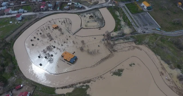 Malazgirt te sağanak yağış su baskınlarına yol açtı Muş Haberleri