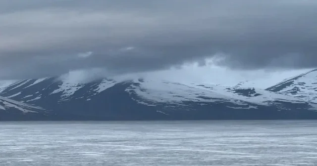 Çıldır Gölü nün yüzeyini kaplayan buzlar erimeye başladı VİDEO İZLE