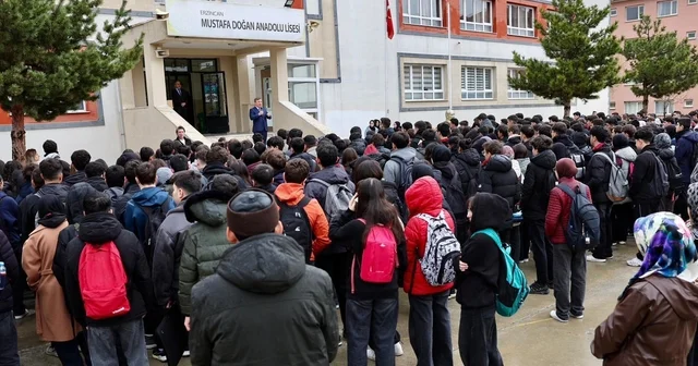 Mustafa Doğan Anadolu Lisesi nde şehitler için saygı programı Erzincan Haberleri