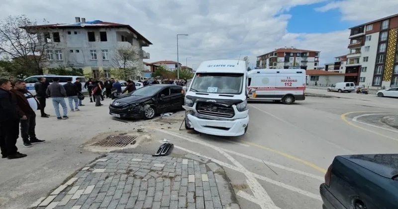 Okul servisi trafik kazasına karıştı: 10 öğrenci yaralı